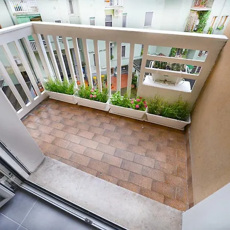 Bonomelli Halldis Apartment Milan