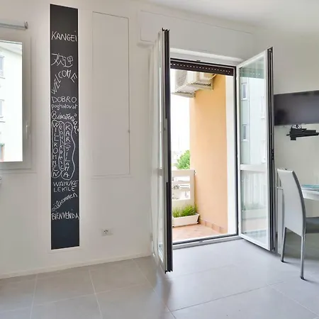 Bonomelli Halldis Apartment Milan